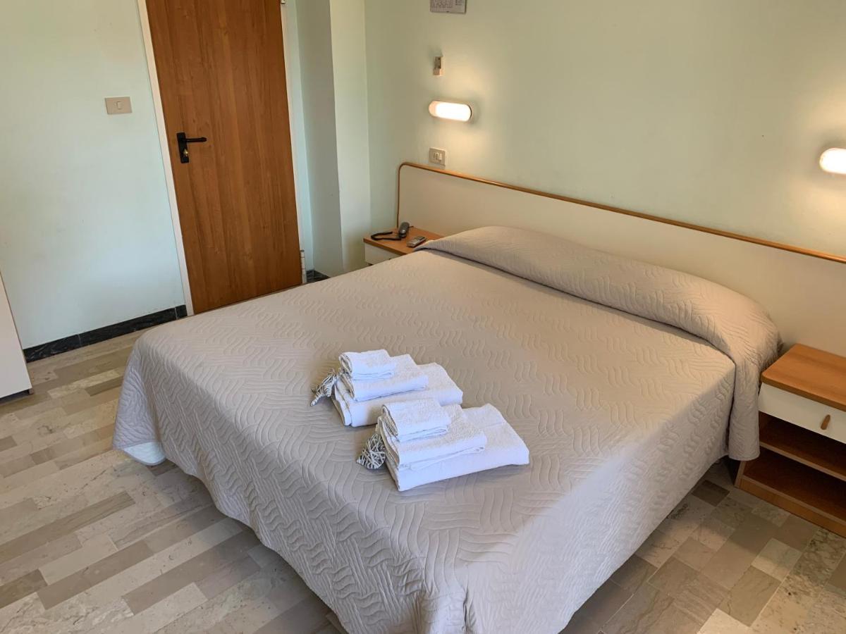Hotel Levante Convenzionato Oltremare E Italia In Miniatura ريتشوني المظهر الخارجي الصورة