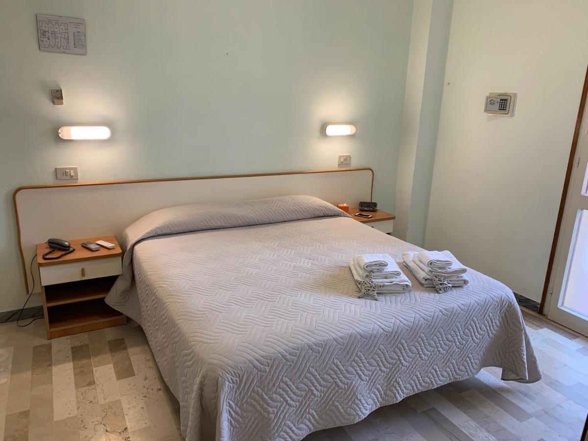 Hotel Levante Convenzionato Oltremare E Italia In Miniatura ريتشوني المظهر الخارجي الصورة